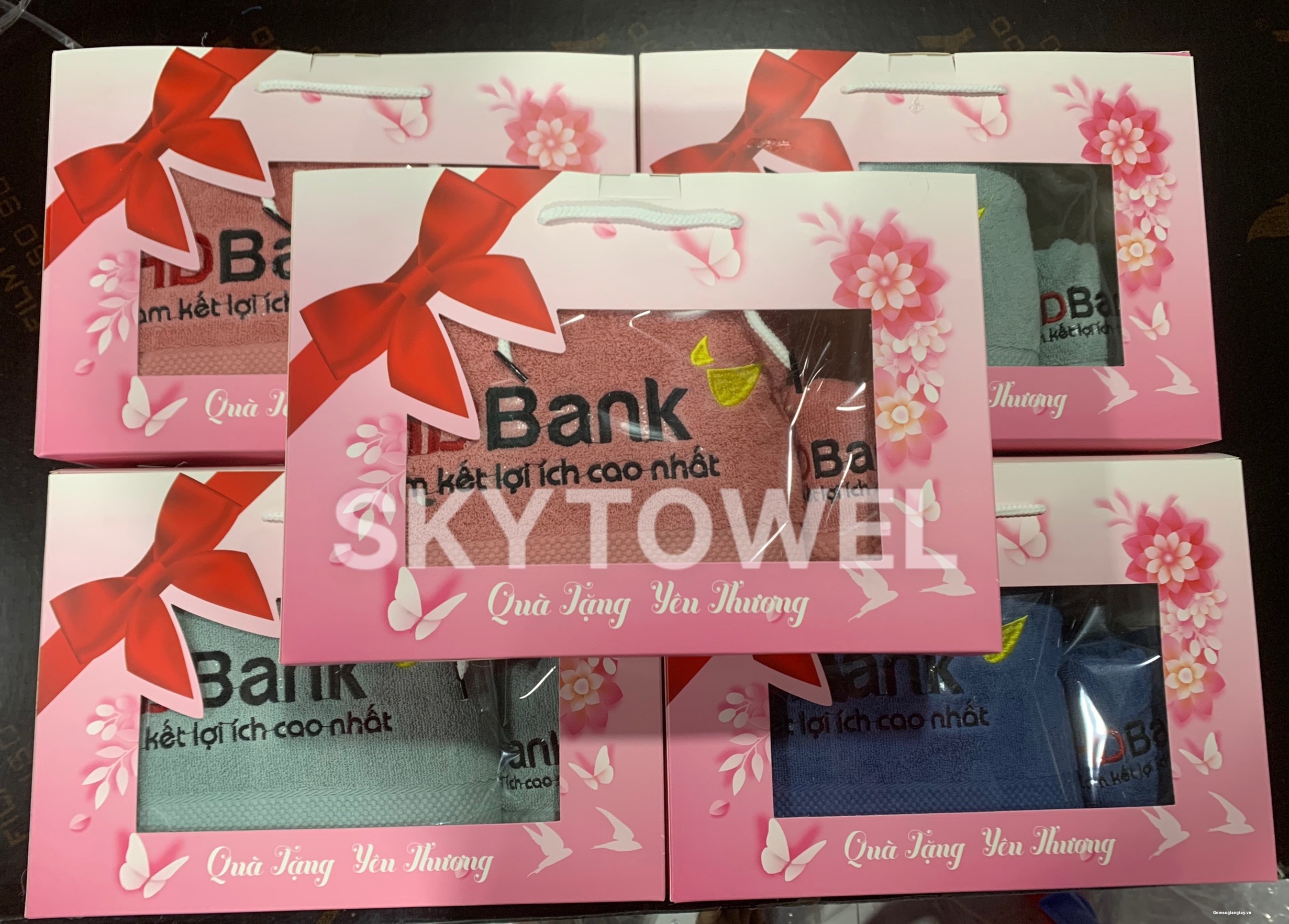 BỘ KHĂN THÊU LOGO THƯƠNG HIỆU NGÂN HÀNG HD BANK - MÓN QUÀ Ý NGHĨA DÀNH CHO KHÁCH HÀNG