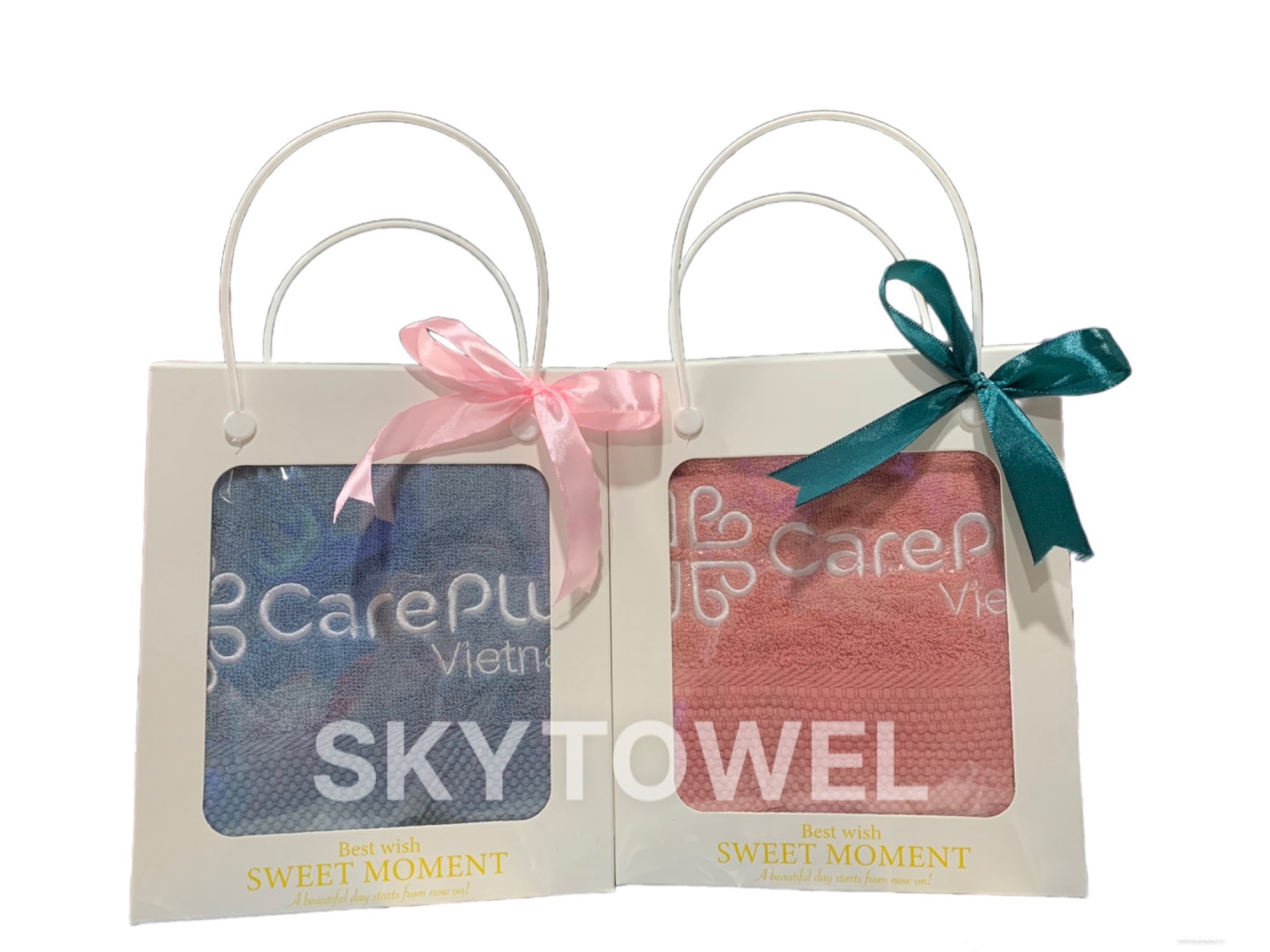 HỘP KHĂN QUÀ TẶNG CBNV BỆNH VIỆN CAREPLUS VIET NAM DỊP LỄ 8/3