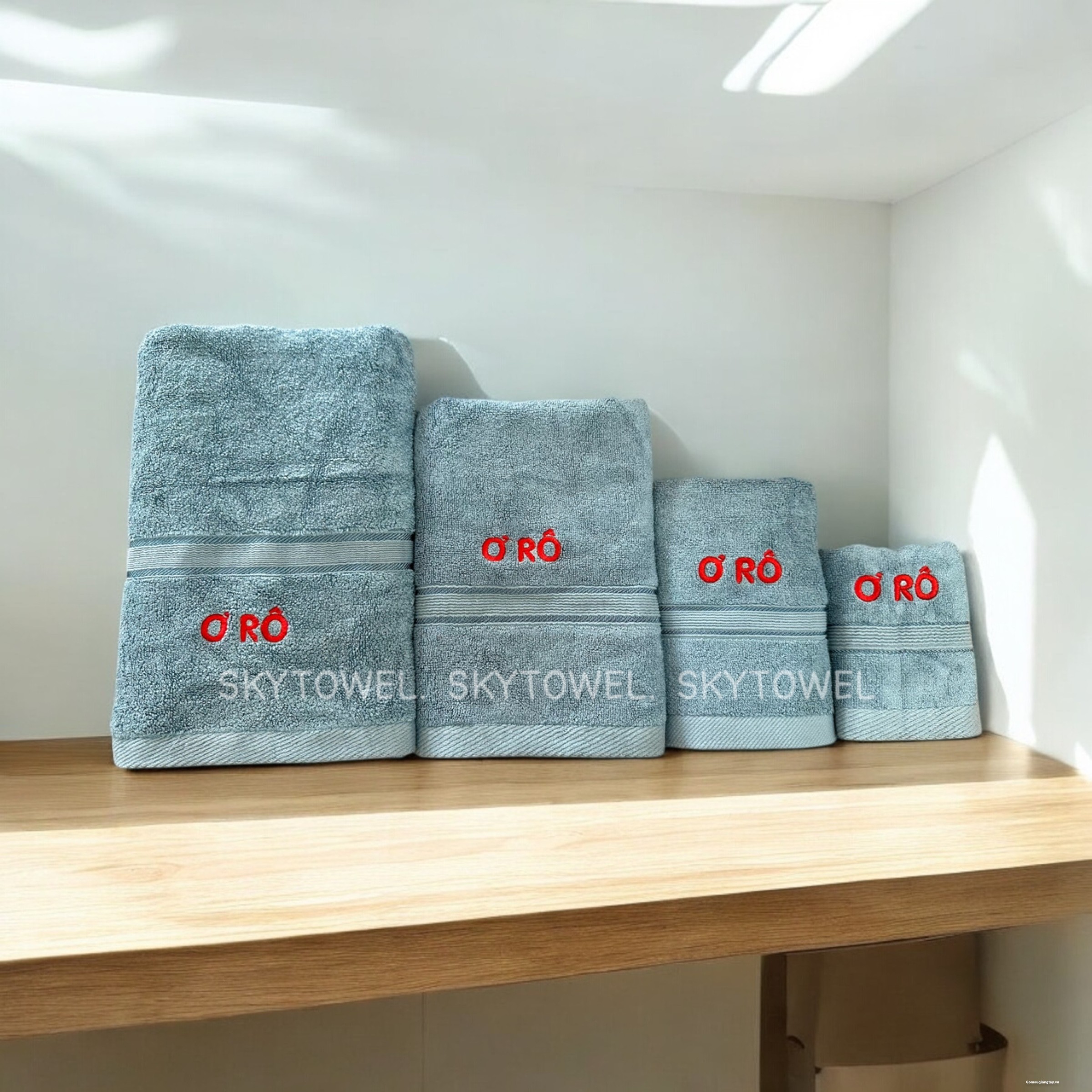 KHĂN THÊU TÊN GIA ĐÌNH THEO YÊU CẦU 